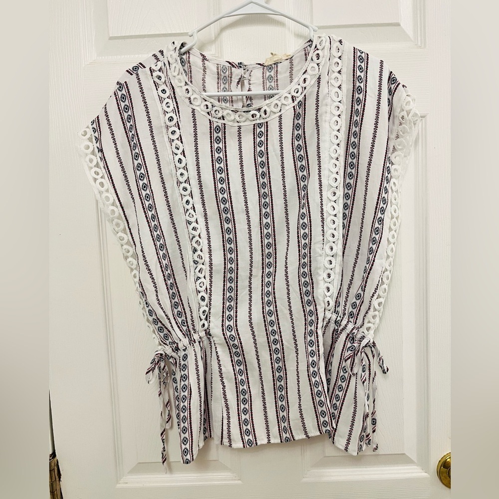 E Hanger M Red Blue Elastic Waist Eyelet Keyhole  Blouse Top Size L